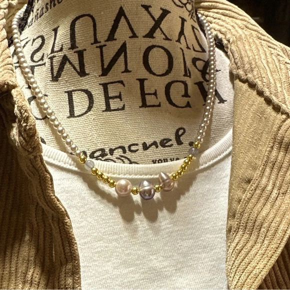 Pearls and gold beaded dainty short necklace/manifesting wisdom and peace. - Picture 1 of 3